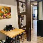 Couette-café De Caractère Au Calme , Proche Quartier Historique, Au Merlenchanteur