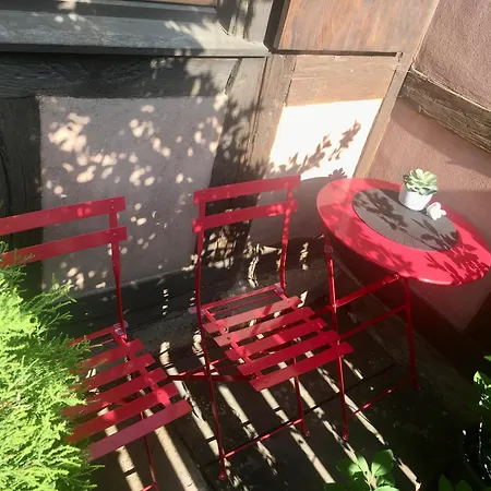 De Caractere Au Calme , Proche Quartier Historique, Au Merlenchanteur Bed & Breakfast