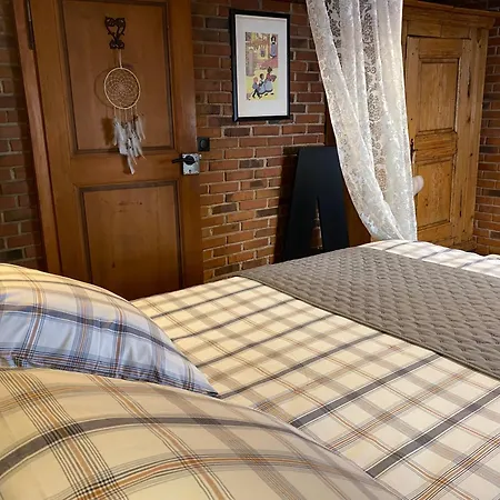 De Caractere Au Calme , Proche Quartier Historique, Au Merlenchanteur Bed & Breakfast