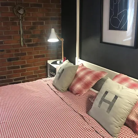 De Caractere Au Calme , Proche Quartier Historique, Au Merlenchanteur Bed & Breakfast