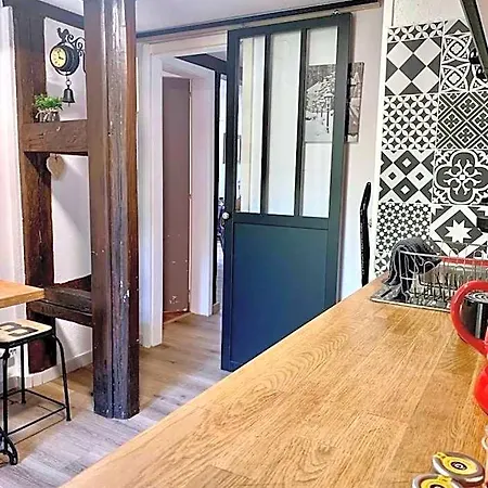 B&B De Caractere Au Calme , Proche Quartier Historique, Au Merlenchanteur