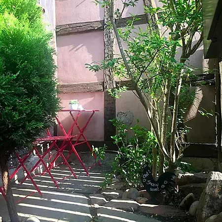 De Caractere Au Calme , Proche Quartier Historique, Au Merlenchanteur B&B